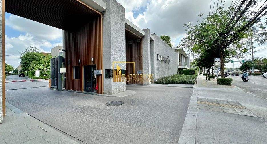 Casa en alquiler y en venta de 5 habitaciones en Huai Khwang, Bangkok