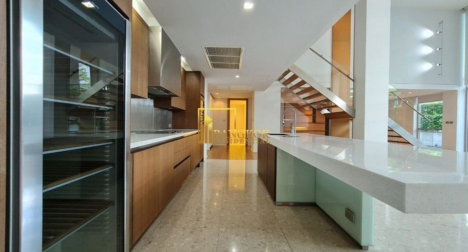 Продажа 4 спальни кондо в Кхлонг Тоеи, Бангкок