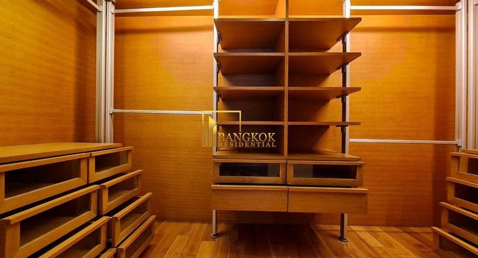 Продажа 4 спальни кондо в Кхлонг Тоеи, Бангкок