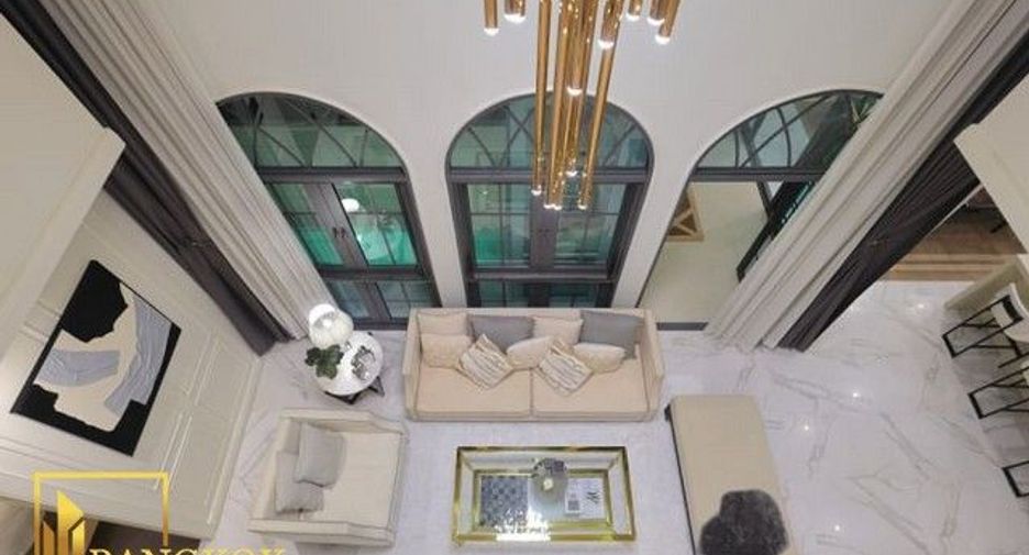 À vendre 4 chambres maison de ville à Watthana, Bangkok