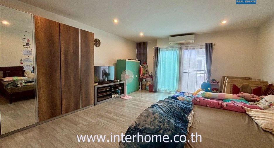 For sale 3 ベッドルーム townhouse in Saphan Sung, Bangkok