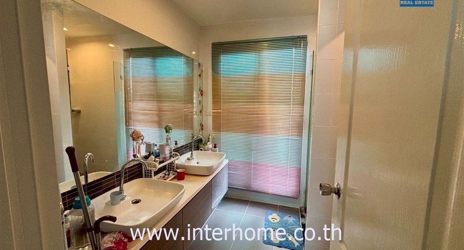 For sale 3 ベッドルーム townhouse in Saphan Sung, Bangkok