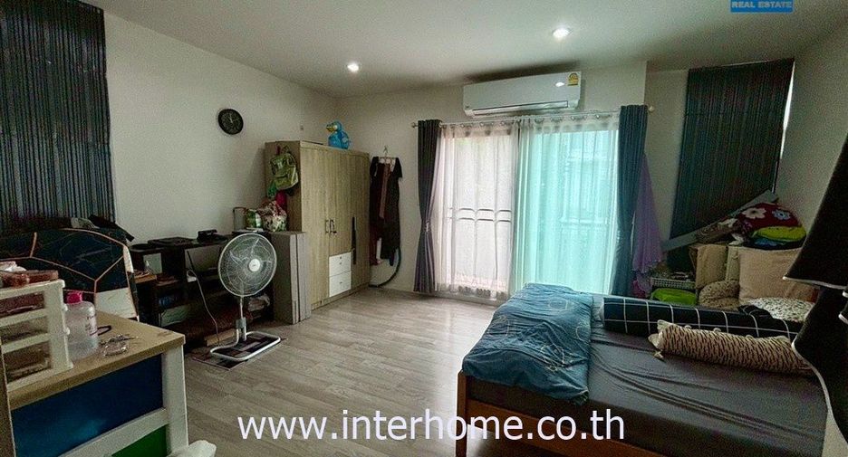 For sale 3 ベッドルーム townhouse in Saphan Sung, Bangkok