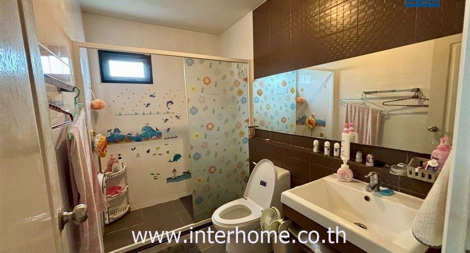 For sale 3 ベッドルーム townhouse in Saphan Sung, Bangkok