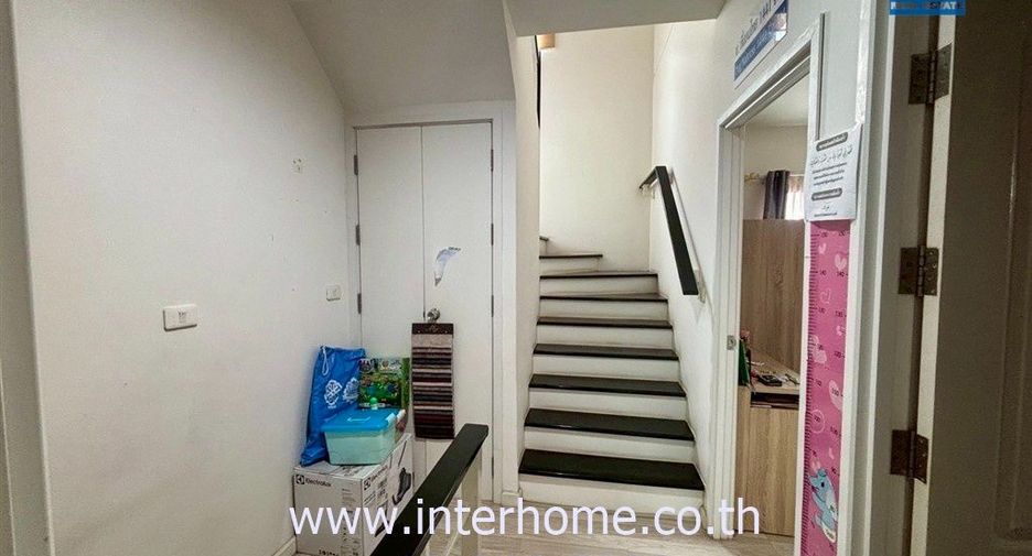 For sale 3 ベッドルーム townhouse in Saphan Sung, Bangkok