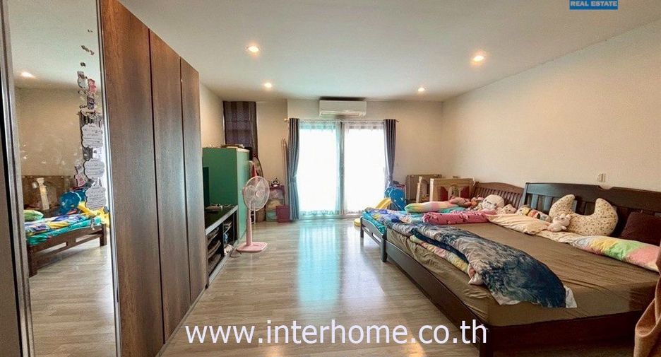 For sale 3 ベッドルーム townhouse in Saphan Sung, Bangkok