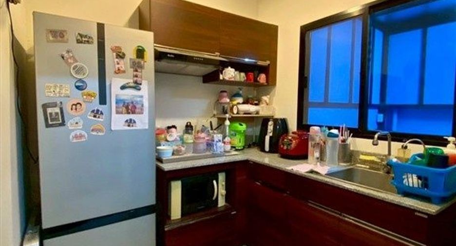 For sale 3 ベッドルーム townhouse in Saphan Sung, Bangkok