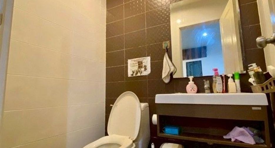 For sale 3 ベッドルーム townhouse in Saphan Sung, Bangkok