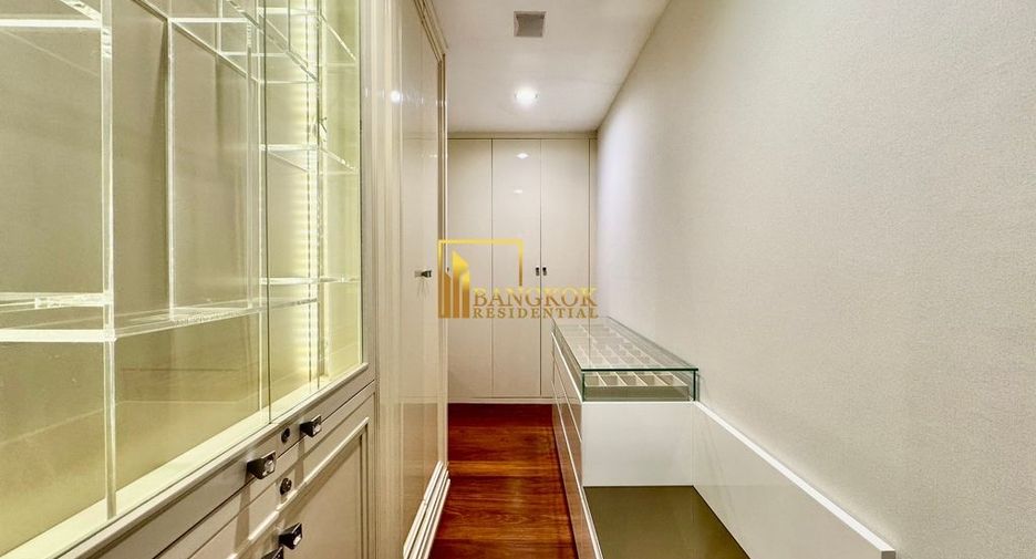 For sale 4 bedrooms condo in Sathon, Bangkok