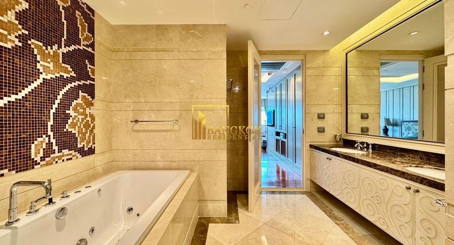 For sale 4 bedrooms condo in Sathon, Bangkok