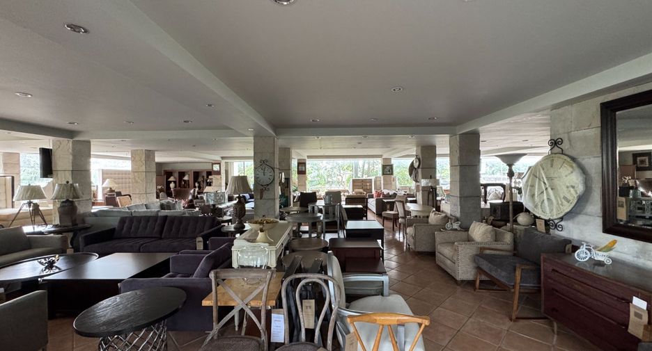 For rent 3 bedrooms retail Space in Wang Thonglang, Bangkok