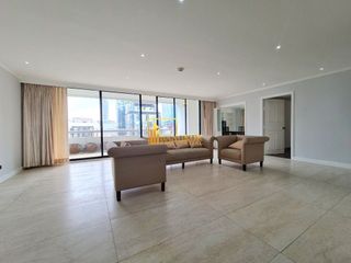 Condo en alquiler y en venta de 3 habitaciones en Pathum Wan, Bangkok