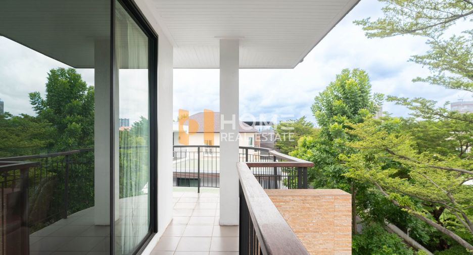 For sale 5 bedrooms house in Suan Luang, Bangkok