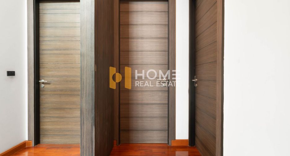 For sale 5 bedrooms house in Suan Luang, Bangkok