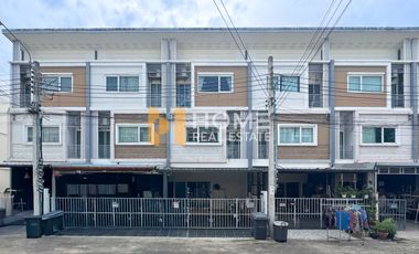 À vendre 3 chambres maison de ville à Suan Luang, Bangkok