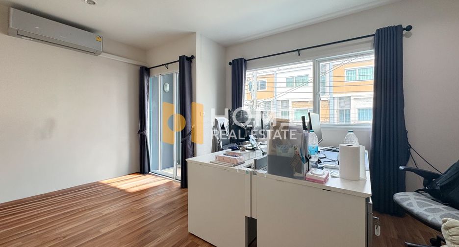 For sale 3 ベッドルーム townhouse in Suan Luang, Bangkok