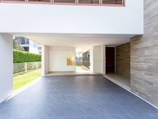Casa en alquiler y en venta de 4 habitaciones en Huai Khwang, Bangkok