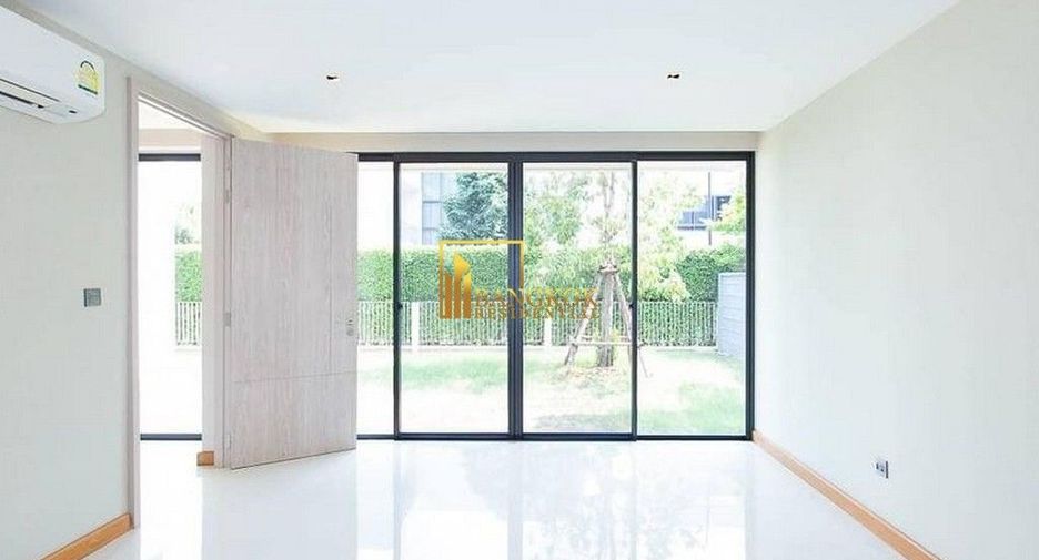 Casa en alquiler y en venta de 4 habitaciones en Huai Khwang, Bangkok