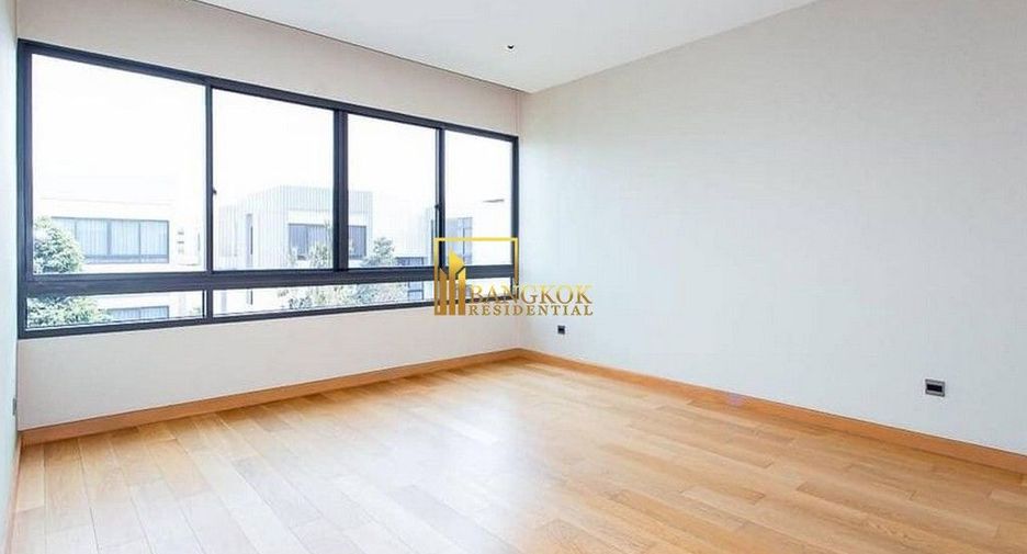 Casa en alquiler y en venta de 4 habitaciones en Huai Khwang, Bangkok