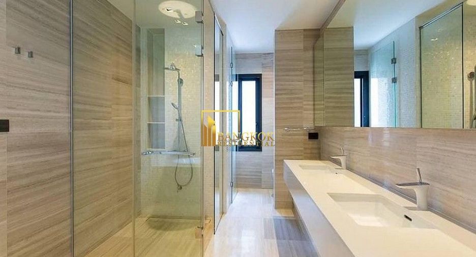 Casa en alquiler y en venta de 4 habitaciones en Huai Khwang, Bangkok