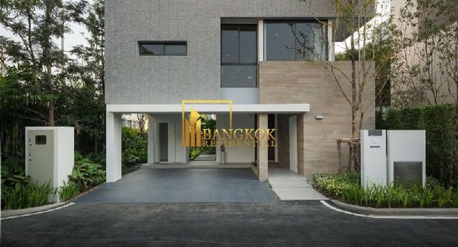 Casa en alquiler y en venta de 4 habitaciones en Huai Khwang, Bangkok