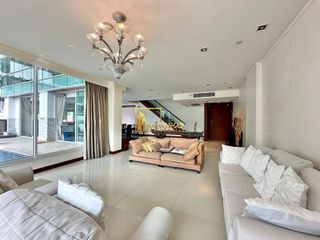 À louer et à vendre 3 chambres condo à Khlong Toei, Bangkok