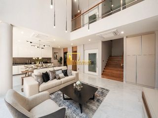 Haus zur Miete und zum Kauf mit 4 Zimmer in Yan Nawa, Bangkok