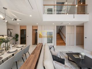 Haus zur Miete und zum Kauf mit 4 Zimmer in Yan Nawa, Bangkok