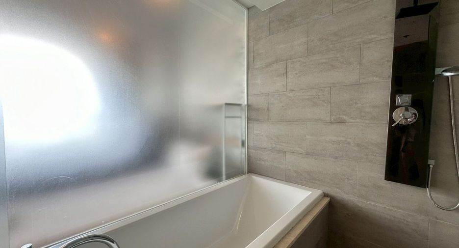 For rent and for sale 1 bed condo in Bang Lamung, Chonburi