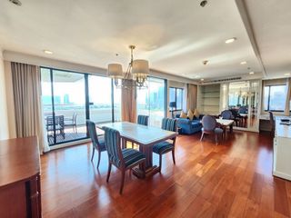 À louer 3 chambres appartement avec services à Khlong Toei, Bangkok