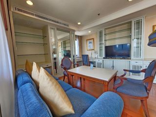 À louer 3 chambres appartement avec services à Khlong Toei, Bangkok
