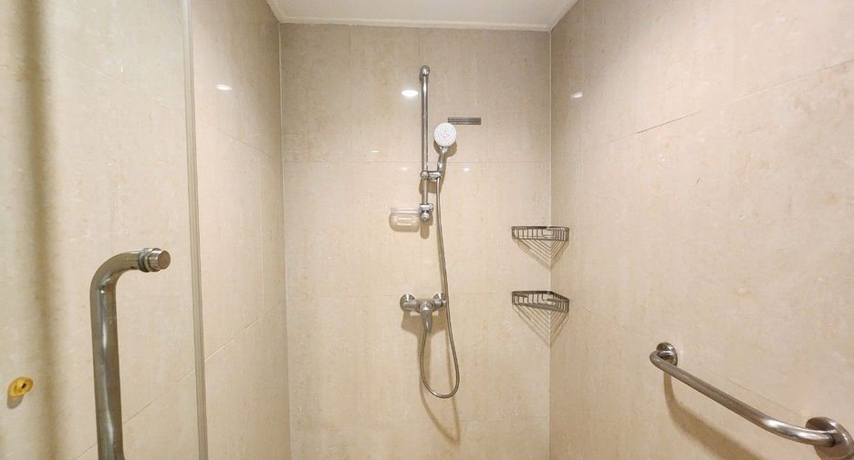 ให้เช่า 3 ห้องนอน เซอร์วิสอพาร์ตเมนต์ ใน คลองเตย, กรุงเทพฯ
