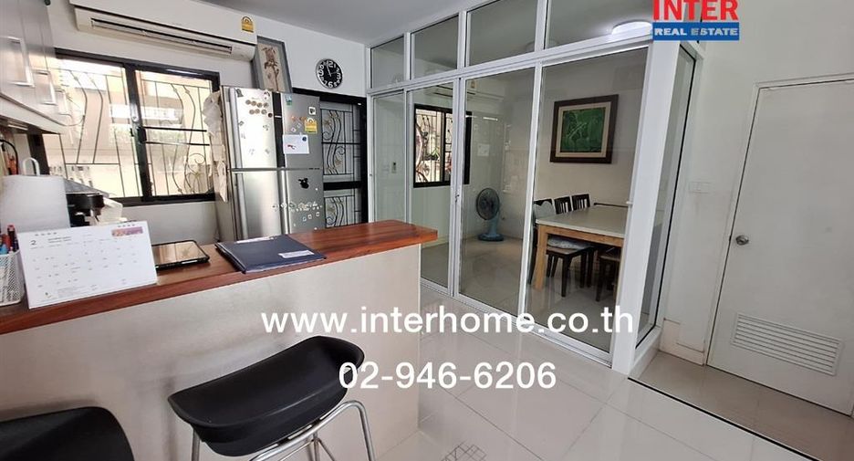 Casa adosada en venta de 3 habitaciones en Bang Yai, Nonthaburi