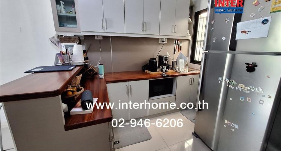 Casa adosada en venta de 3 habitaciones en Bang Yai, Nonthaburi