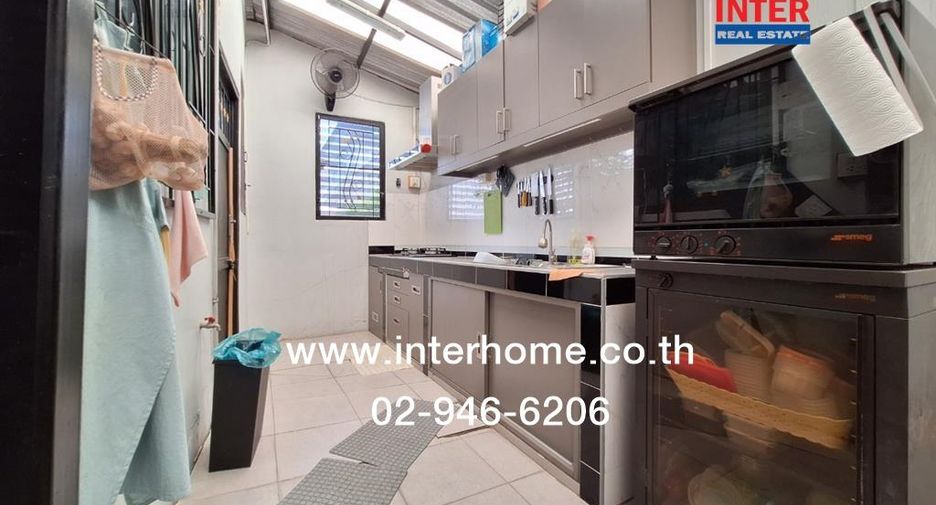 Casa adosada en venta de 3 habitaciones en Bang Yai, Nonthaburi