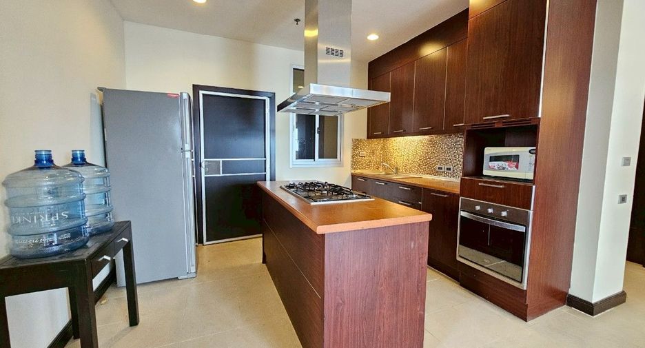 À louer 2 chambres appartement avec services à Khlong Toei, Bangkok
