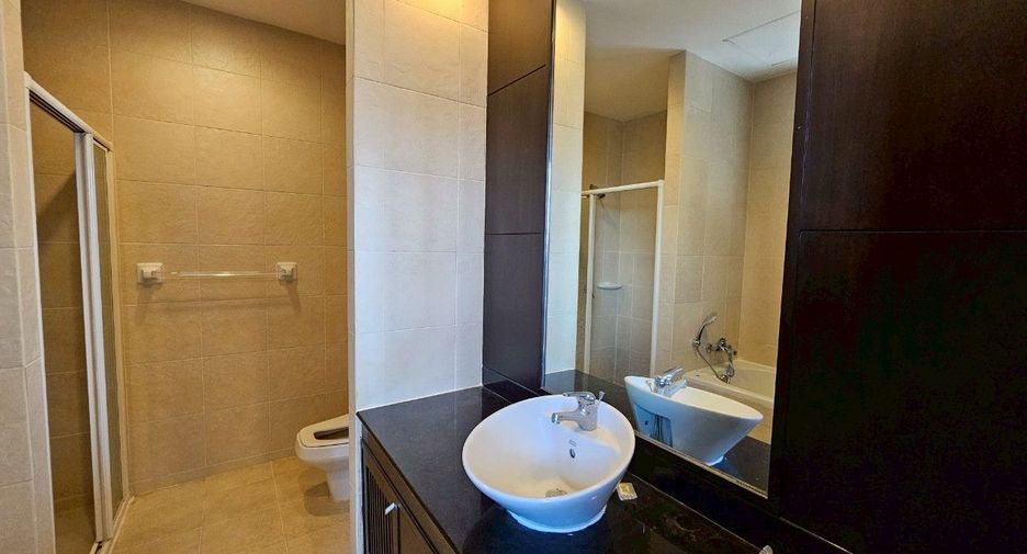 À louer 2 chambres appartement avec services à Khlong Toei, Bangkok