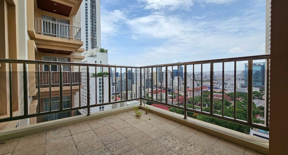 À louer 2 chambres appartement avec services à Khlong Toei, Bangkok
