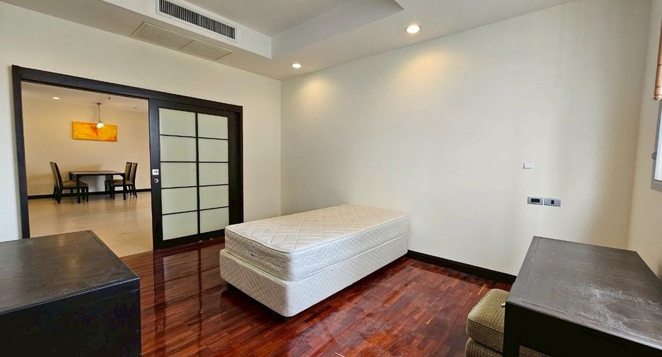 À louer 2 chambres appartement avec services à Khlong Toei, Bangkok