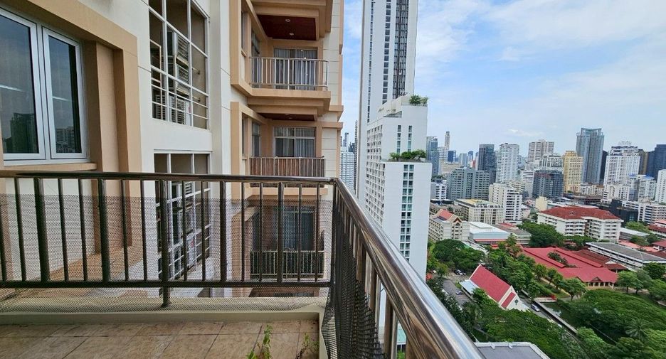 À louer 2 chambres appartement avec services à Khlong Toei, Bangkok