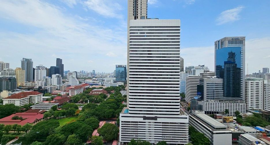 À louer 2 chambres appartement avec services à Khlong Toei, Bangkok