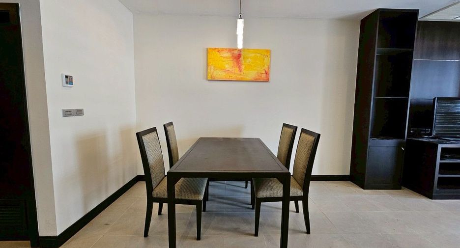 À louer 2 chambres appartement avec services à Khlong Toei, Bangkok