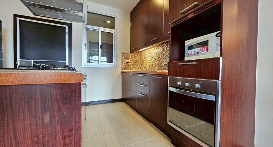 À louer 2 chambres appartement avec services à Khlong Toei, Bangkok