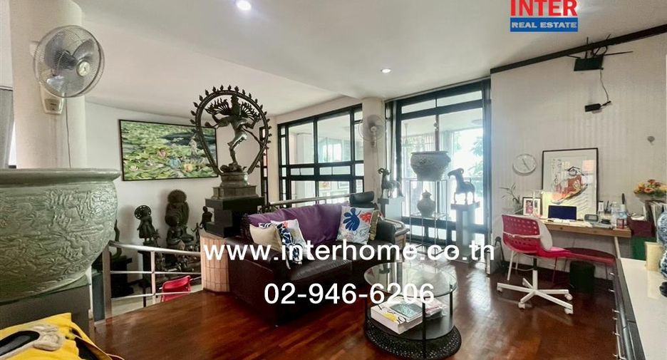 For sale 6 bedrooms house in Saphan Sung, Bangkok