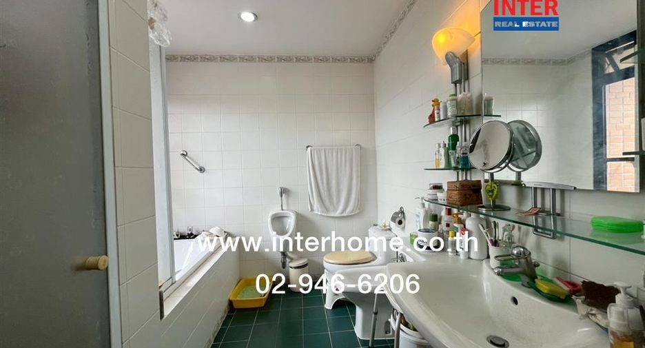 For sale 6 bedrooms house in Saphan Sung, Bangkok