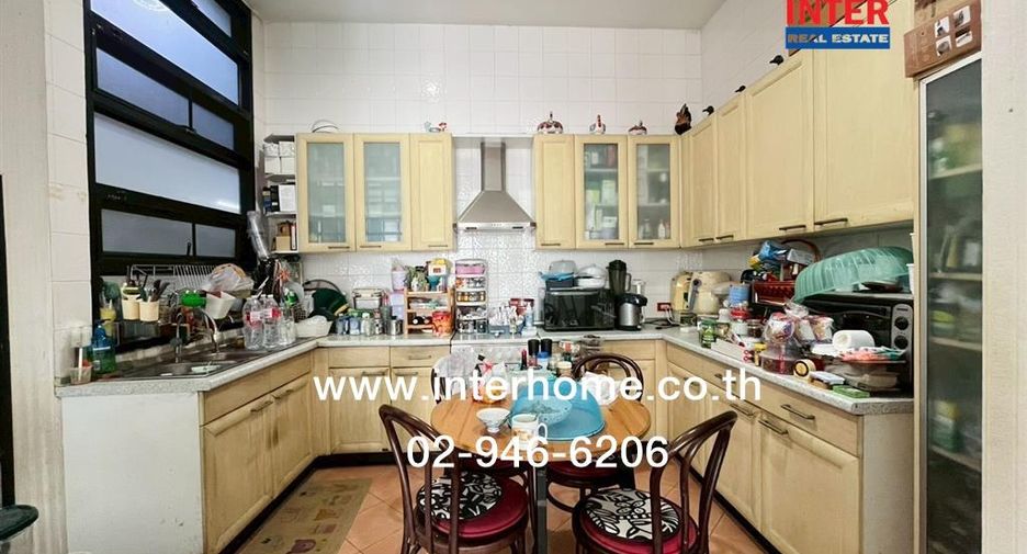 For sale 6 bedrooms house in Saphan Sung, Bangkok