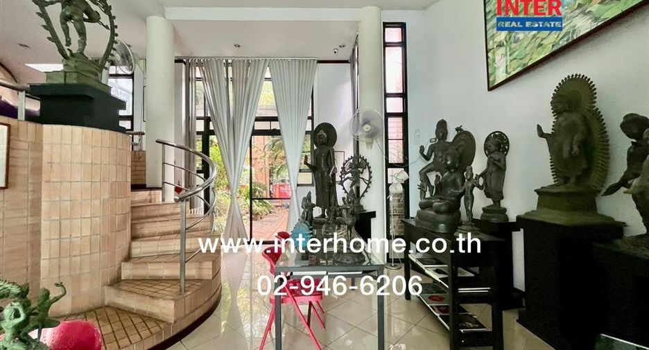 For sale 6 bedrooms house in Saphan Sung, Bangkok