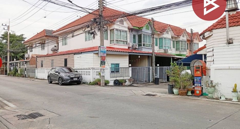 出售 2 卧室 联排别墅 在 Sam Phran, Nakhon Pathom
