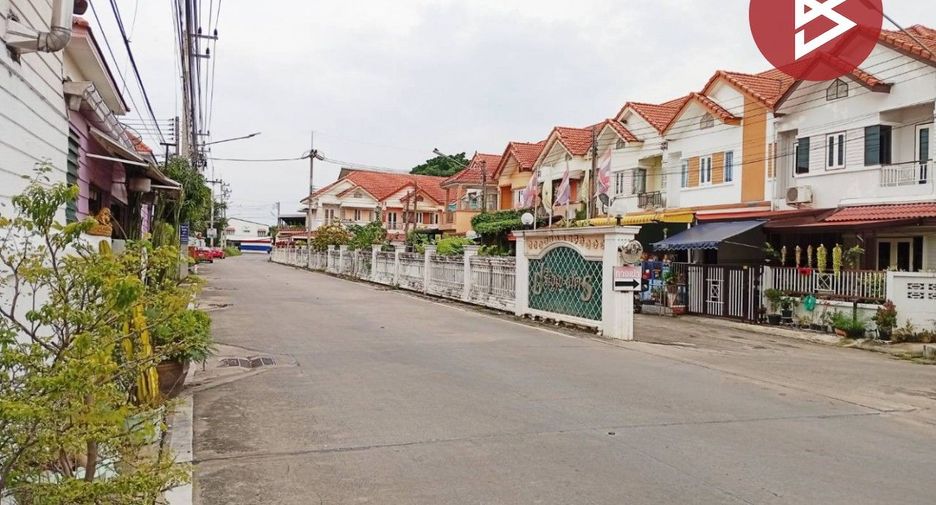 出售 2 卧室 联排别墅 在 Sam Phran, Nakhon Pathom