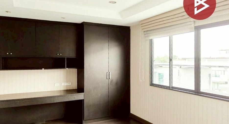 Casa adosada en venta de 3 habitaciones en Mueang Pathum Thani, Pathum Thani